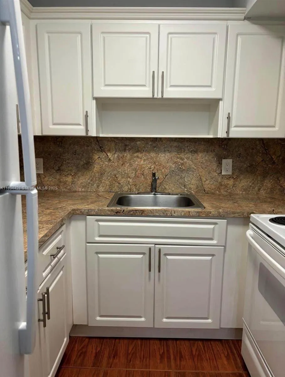 1152 NW 3rd St, #2