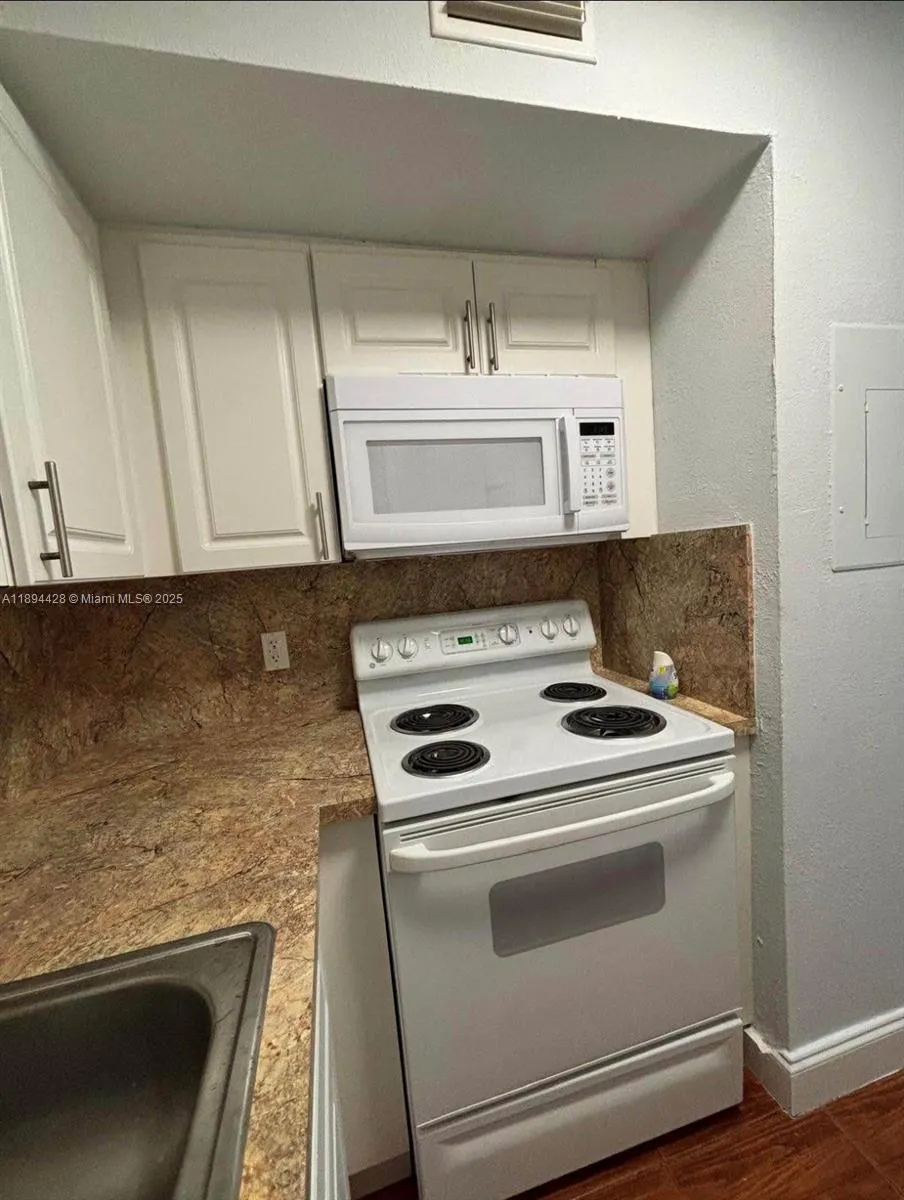 1152 NW 3rd St, #2