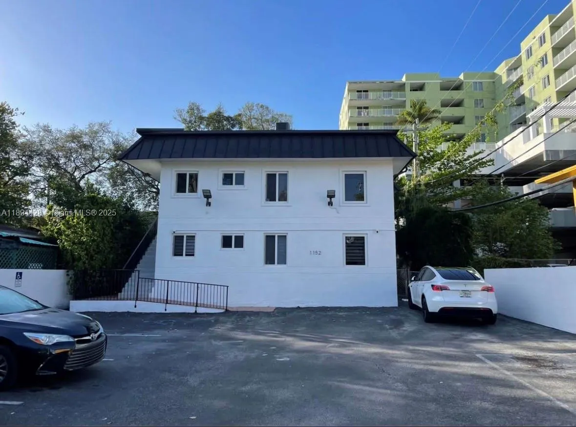 1152 NW 3rd St, #2