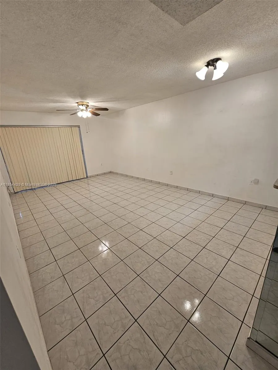 1555 W 44th Pl, #221B