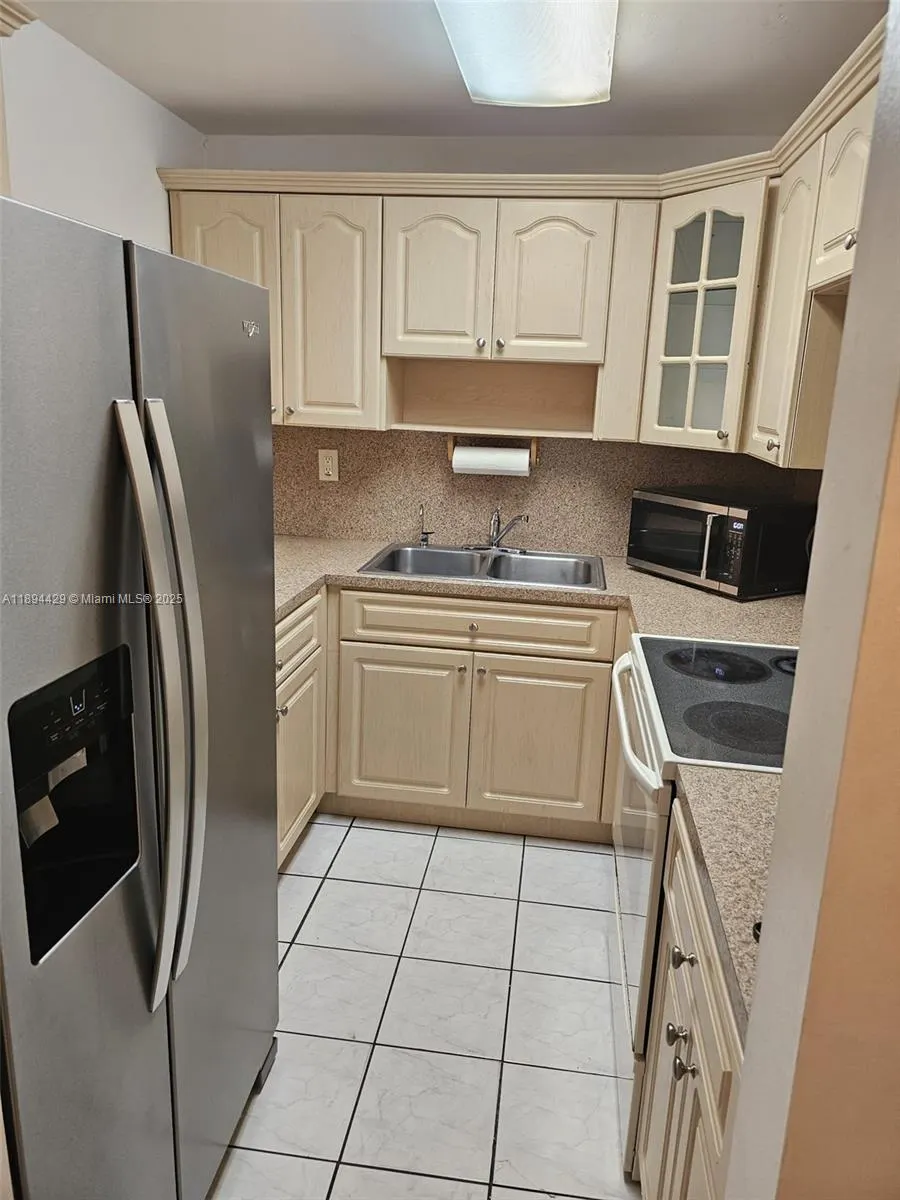 1555 W 44th Pl, #221B