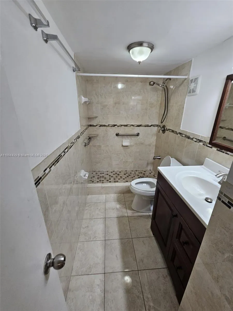 1555 W 44th Pl, #221B
