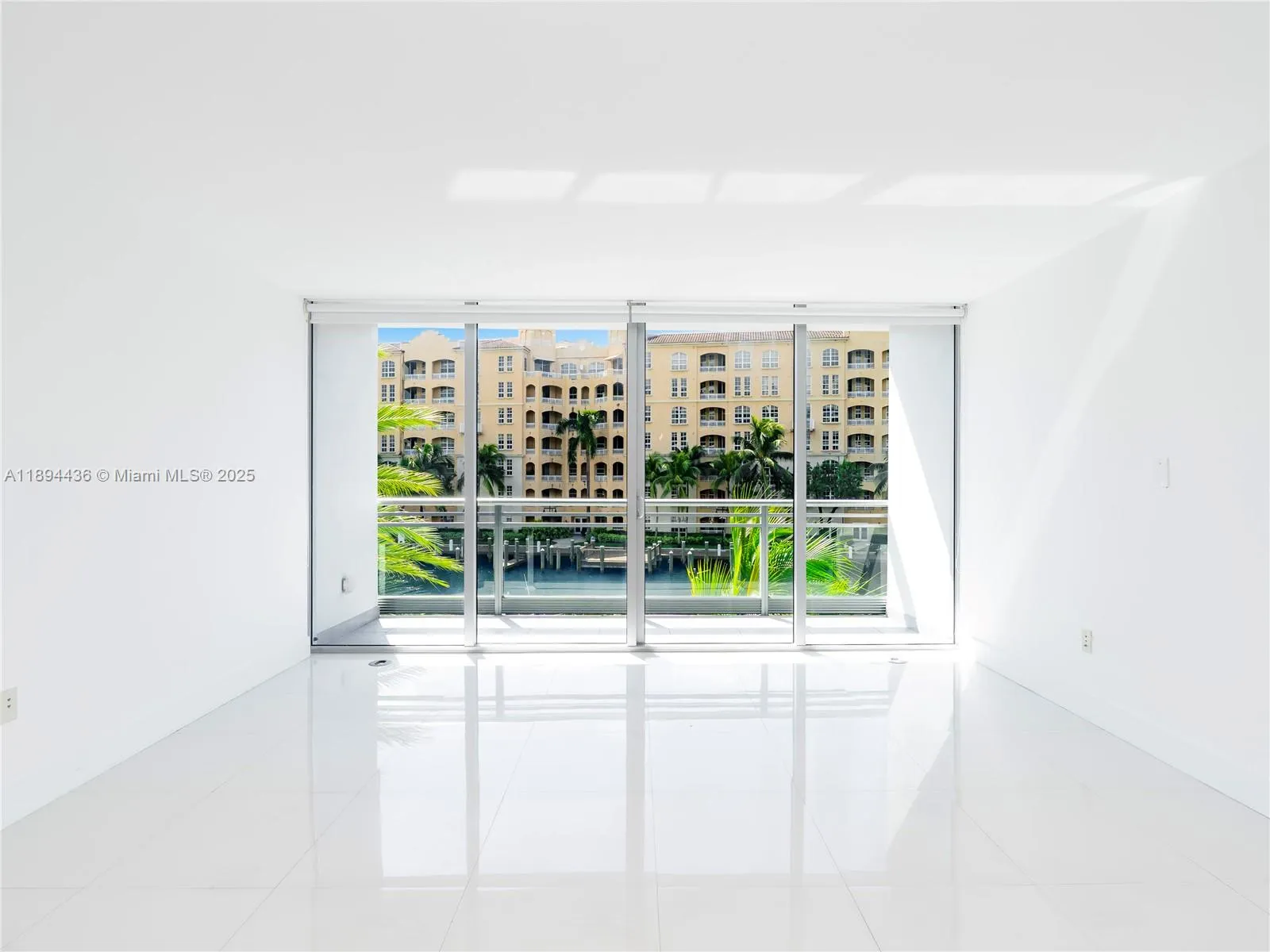 2950 NE 188th St, #225