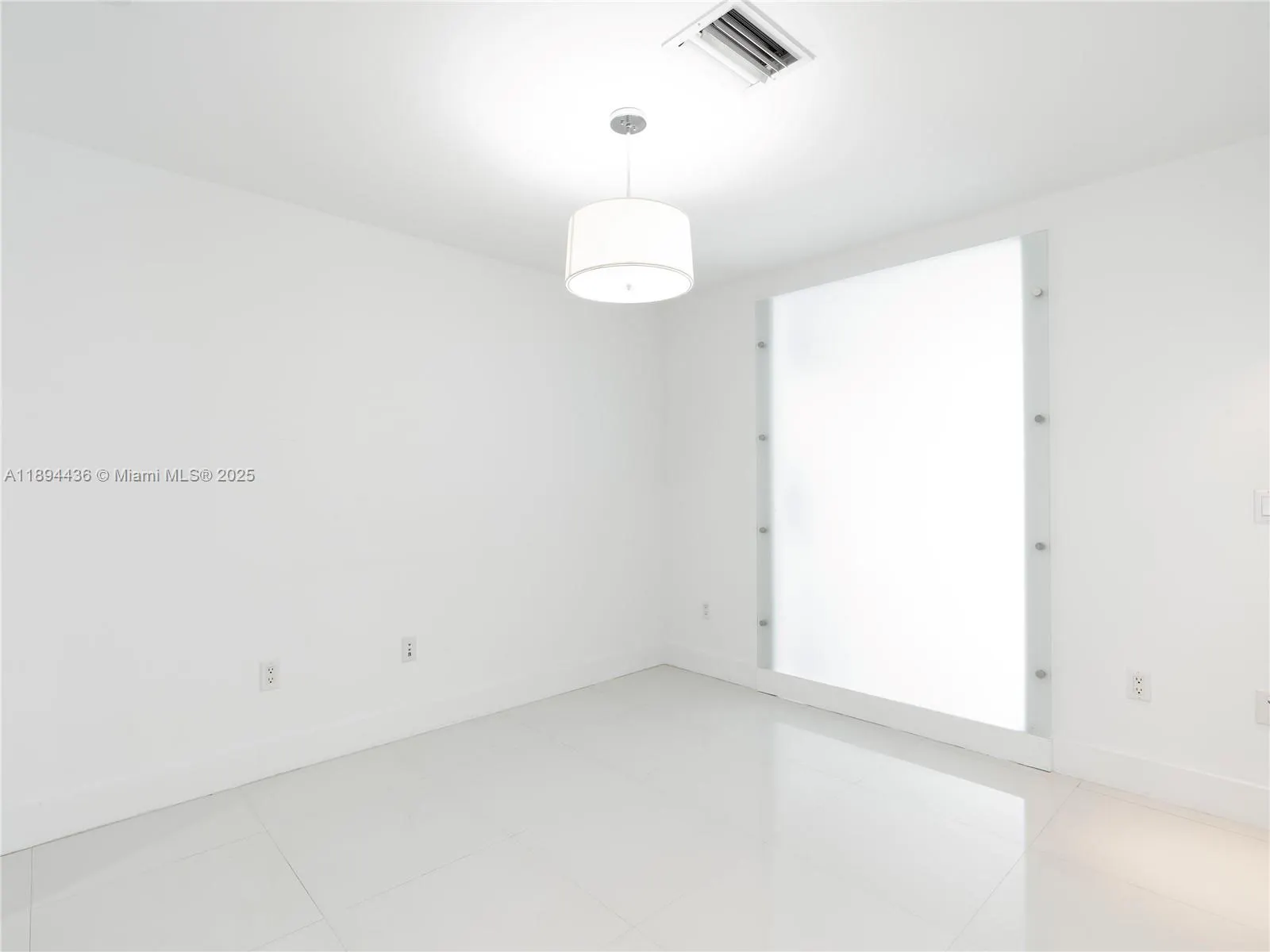 2950 NE 188th St, #225