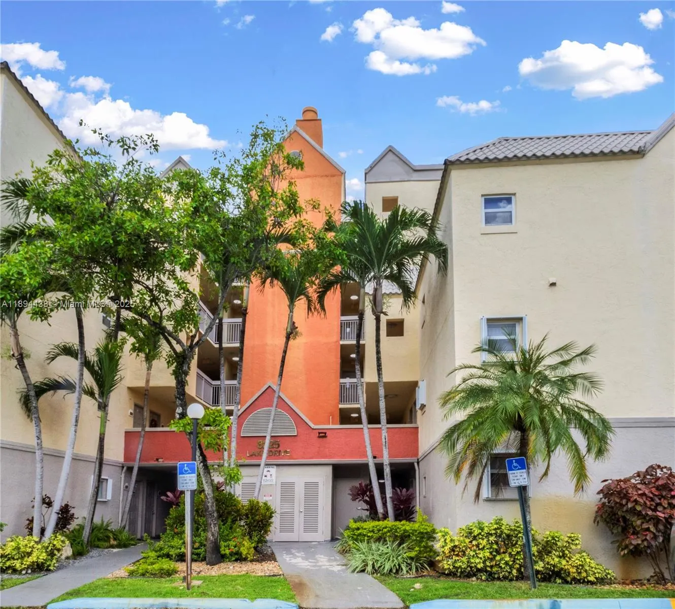 8225 Lake Dr, #304