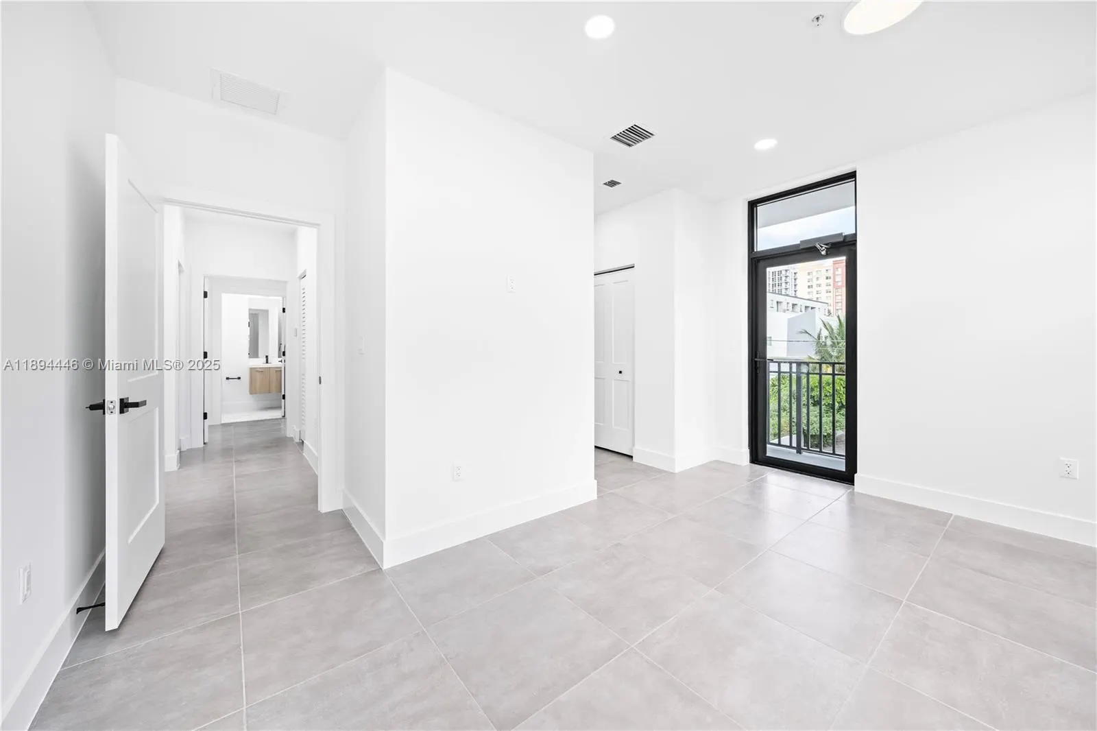 526 SW 2nd St, #1