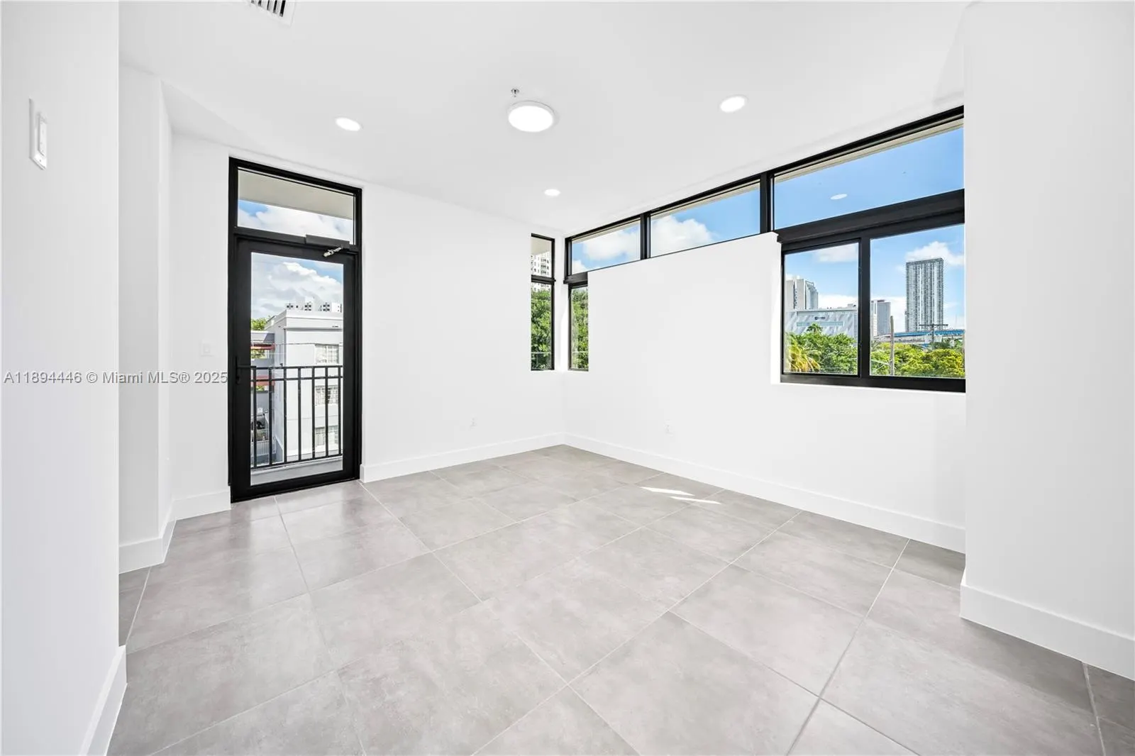 526 SW 2nd St, #1