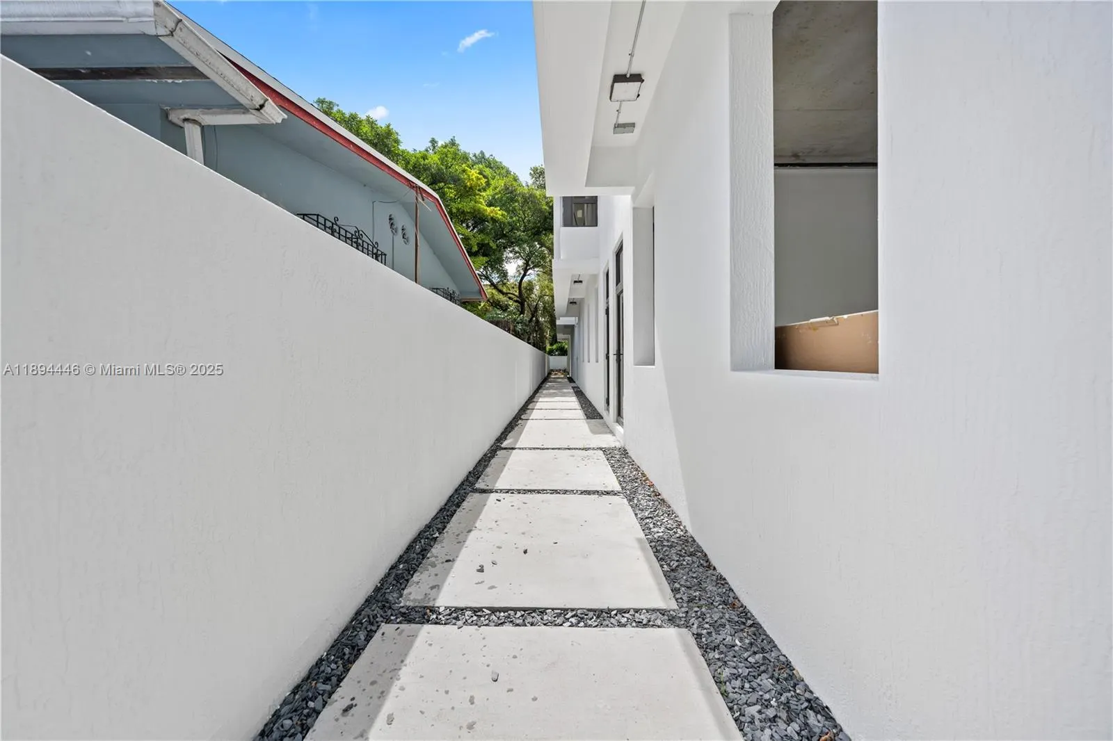 526 SW 2nd St, #1