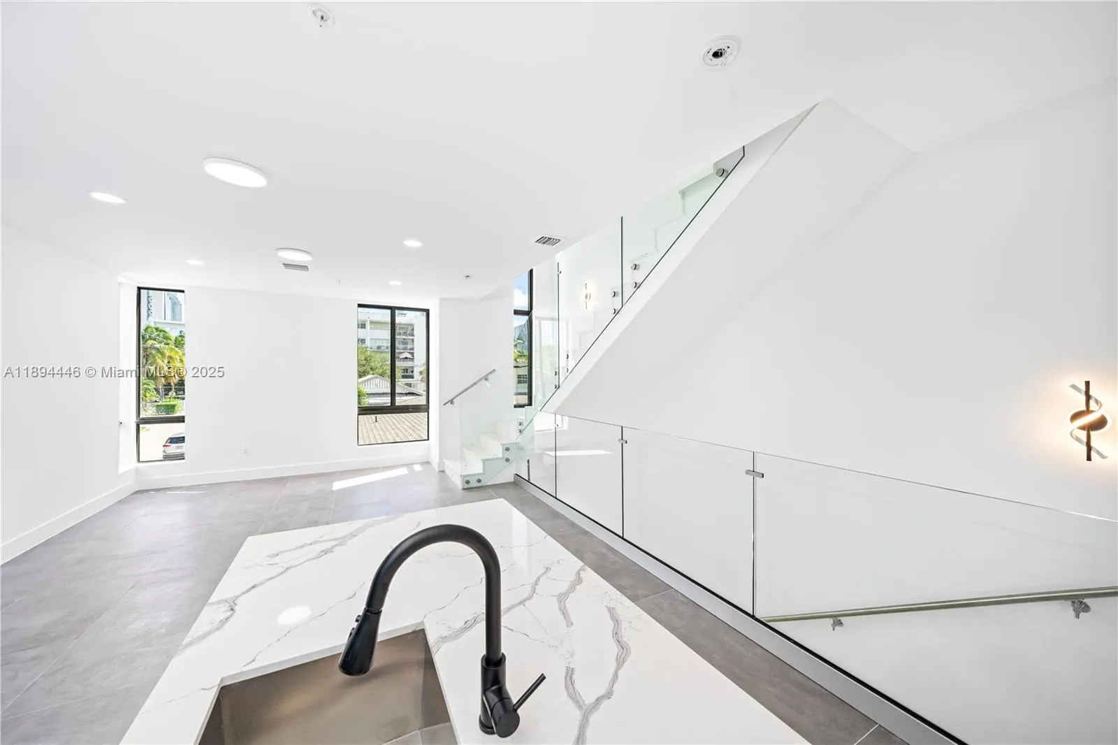 526 SW 2nd St, #1