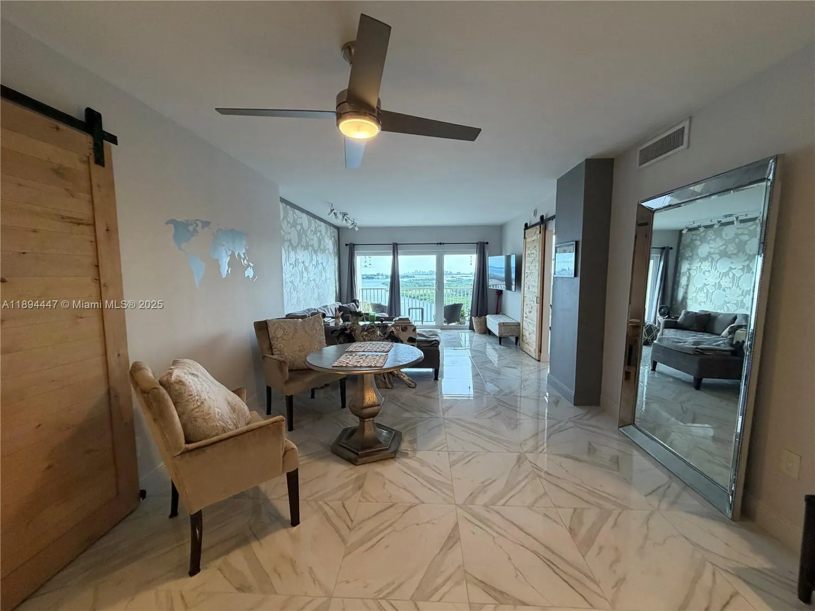 300 Bayview Dr, #2014