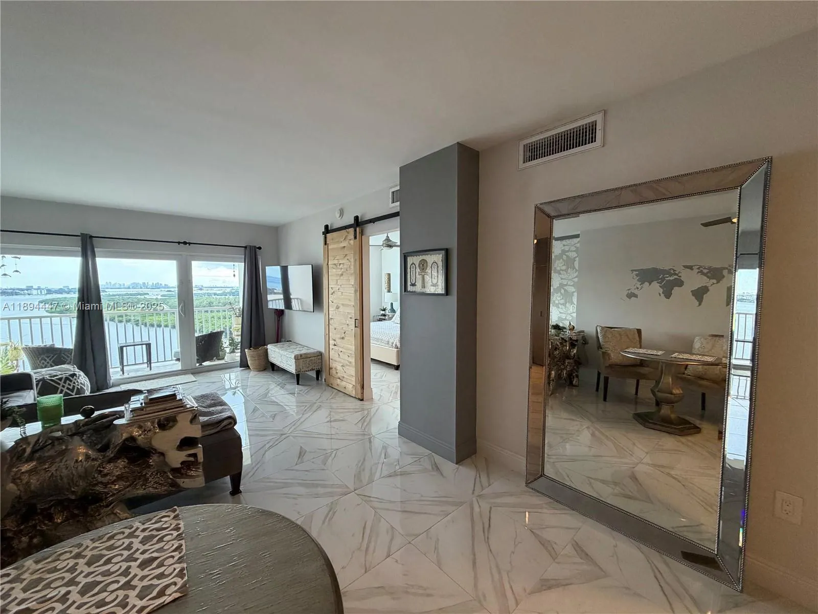 300 Bayview Dr, #2014
