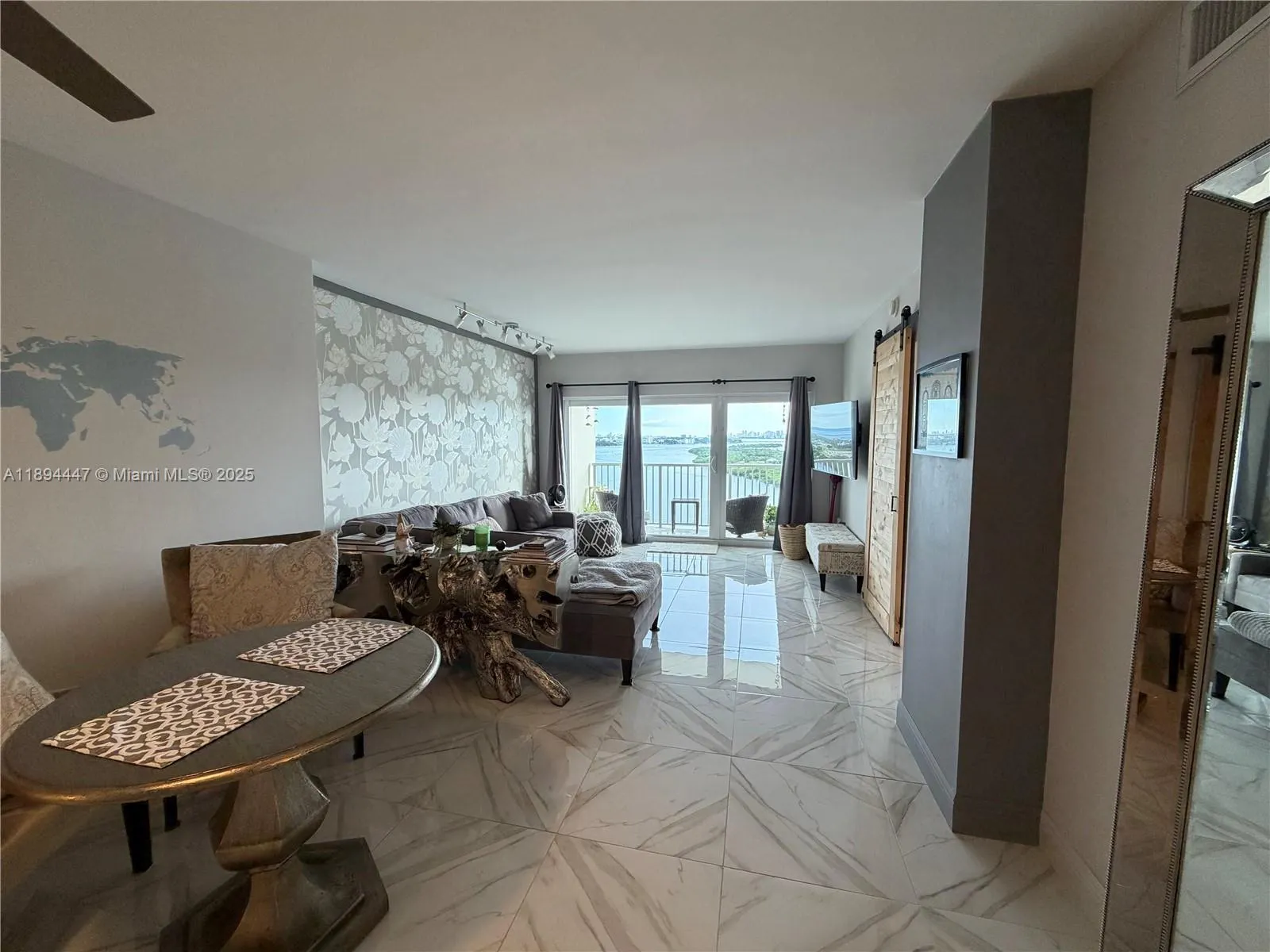 300 Bayview Dr, #2014