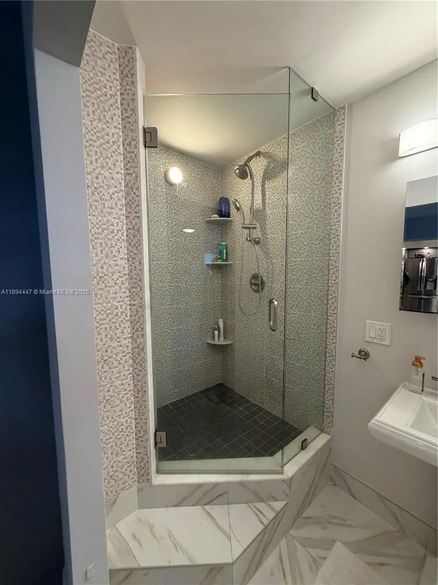 300 Bayview Dr, #2014