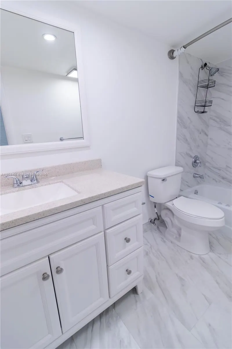 14611 N Kendall Dr, #208L