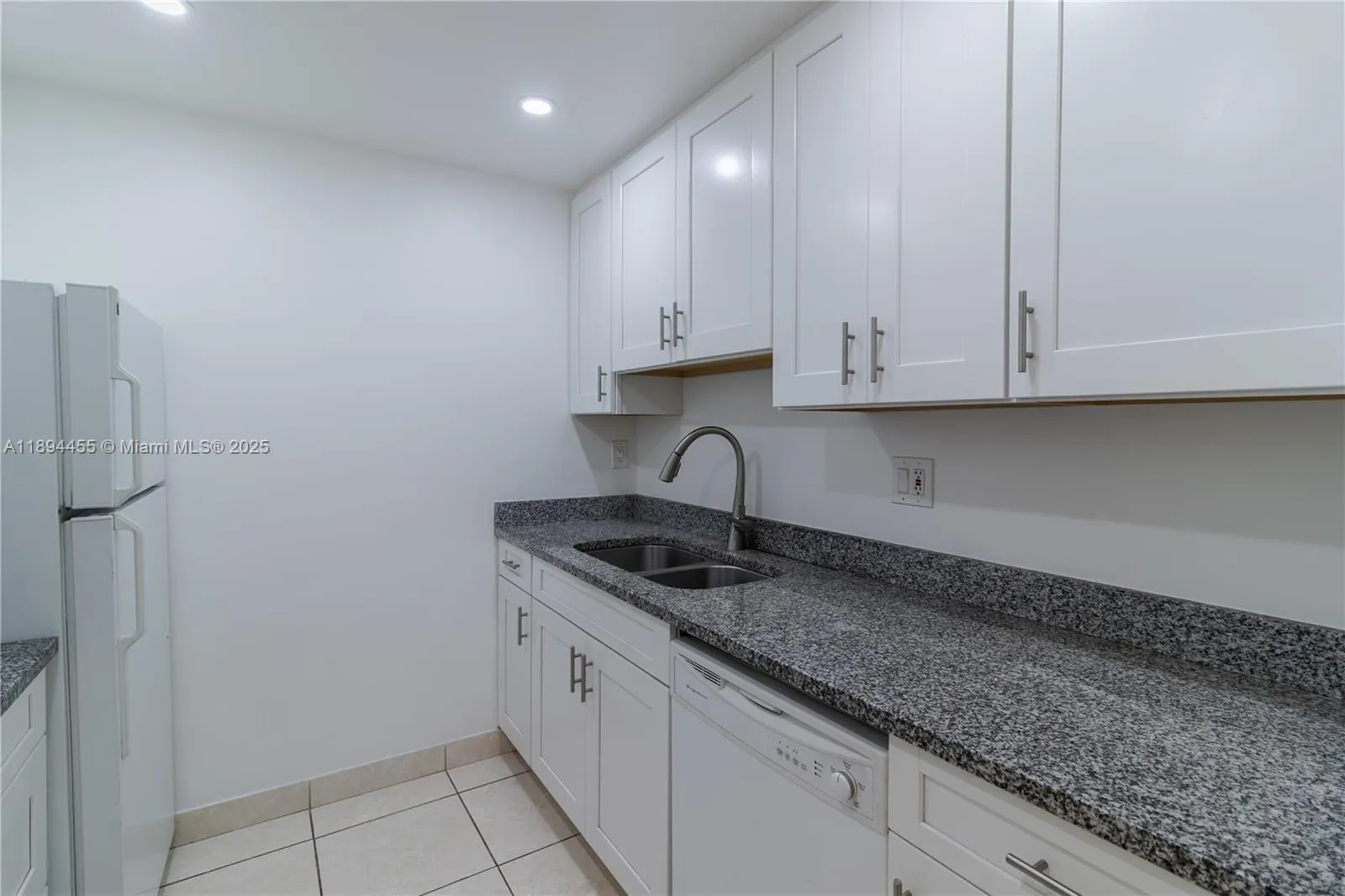 14611 N Kendall Dr, #208L