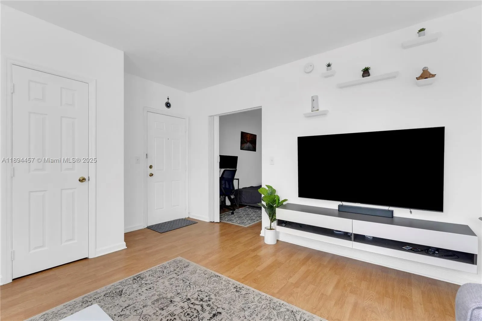 1027 S Euclid Ave, #12