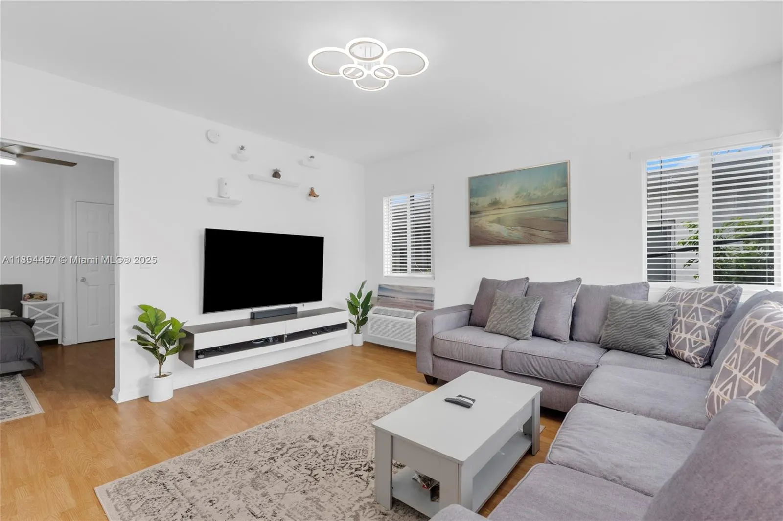 1027 S Euclid Ave, #12