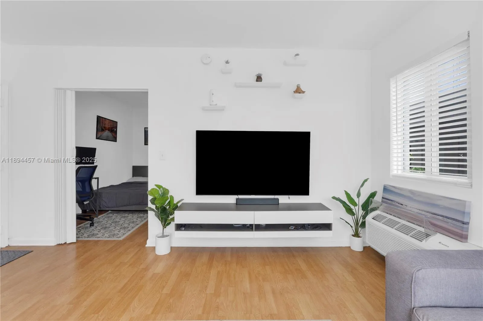 1027 S Euclid Ave, #12