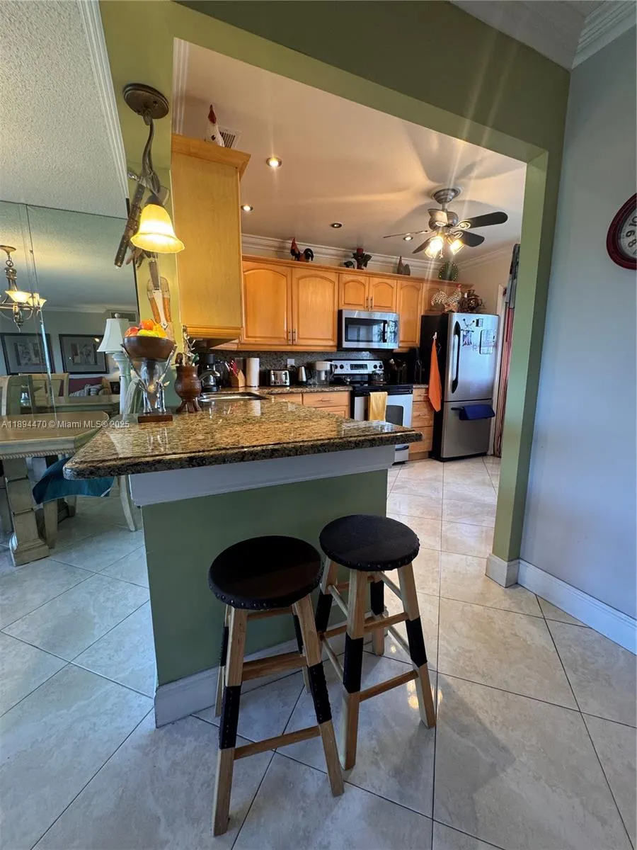 1000 NE 14th Ave, #703