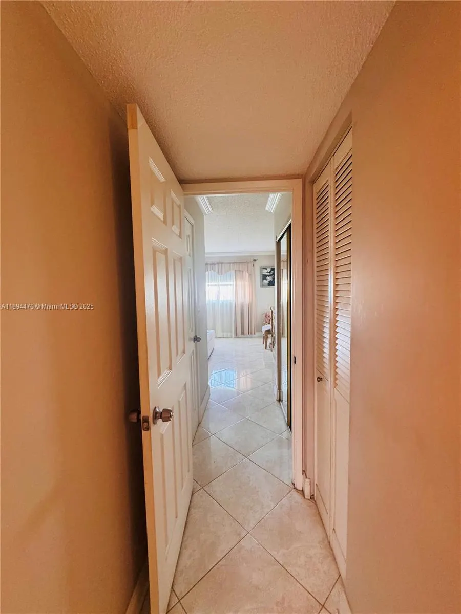 1000 NE 14th Ave, #703