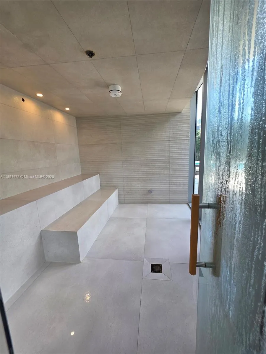 488 NE 18th St, #301