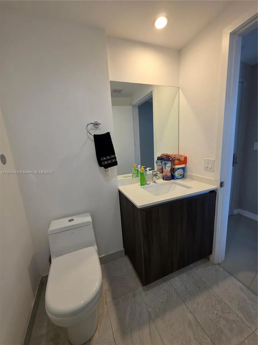 488 NE 18th St, #301