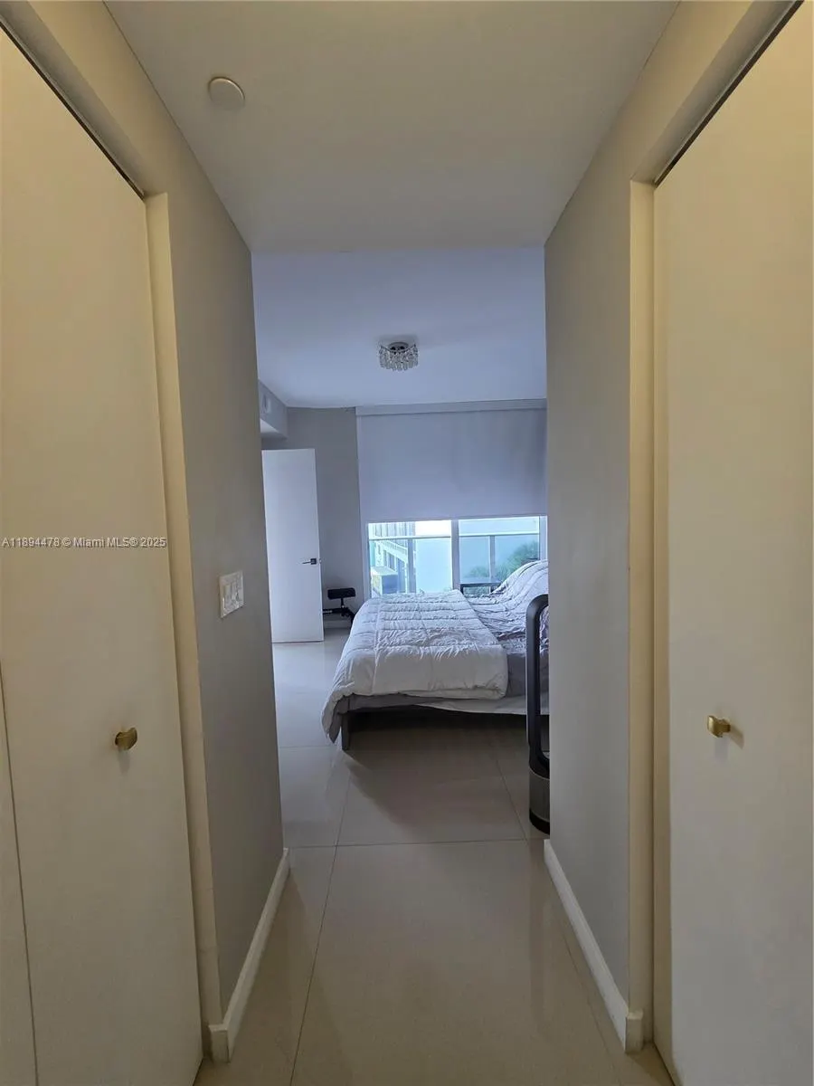 488 NE 18th St, #301