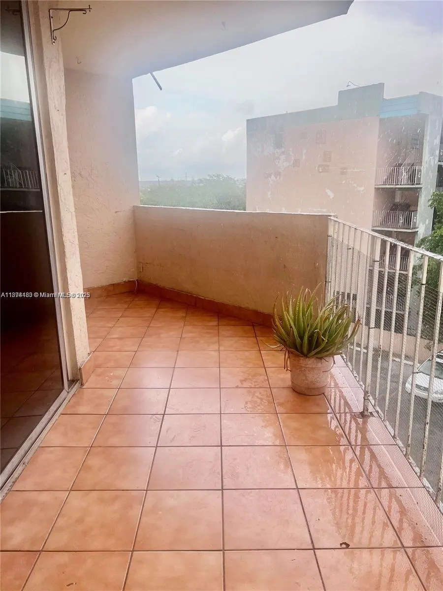 1750 W 46th St, #435