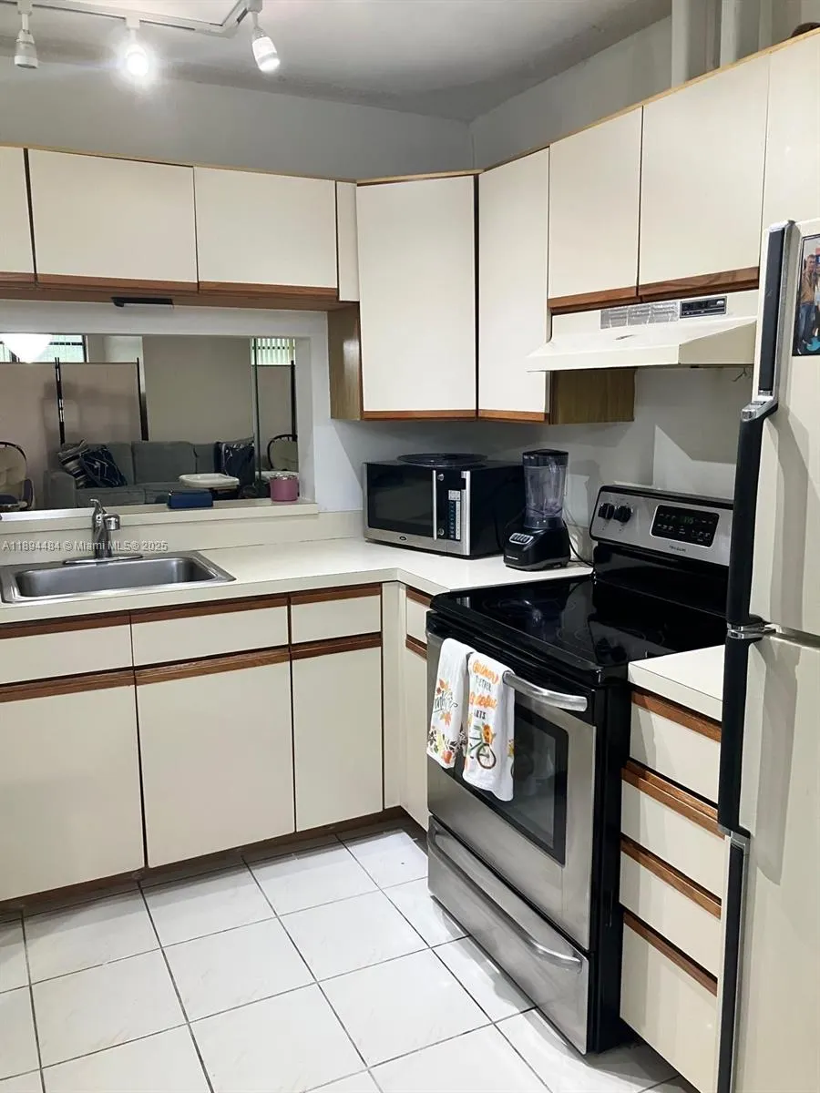3100 NW 42nd Ave, #D401