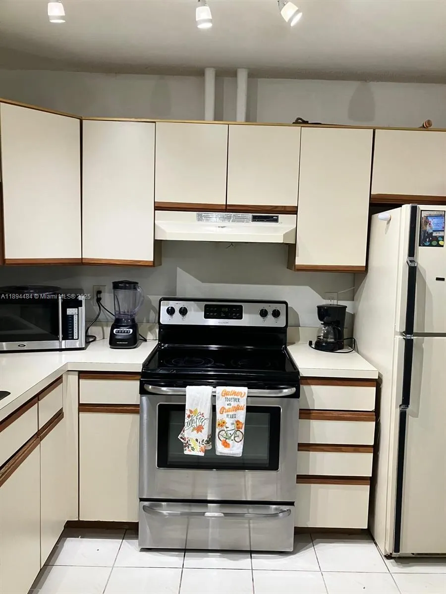 3100 NW 42nd Ave, #D401