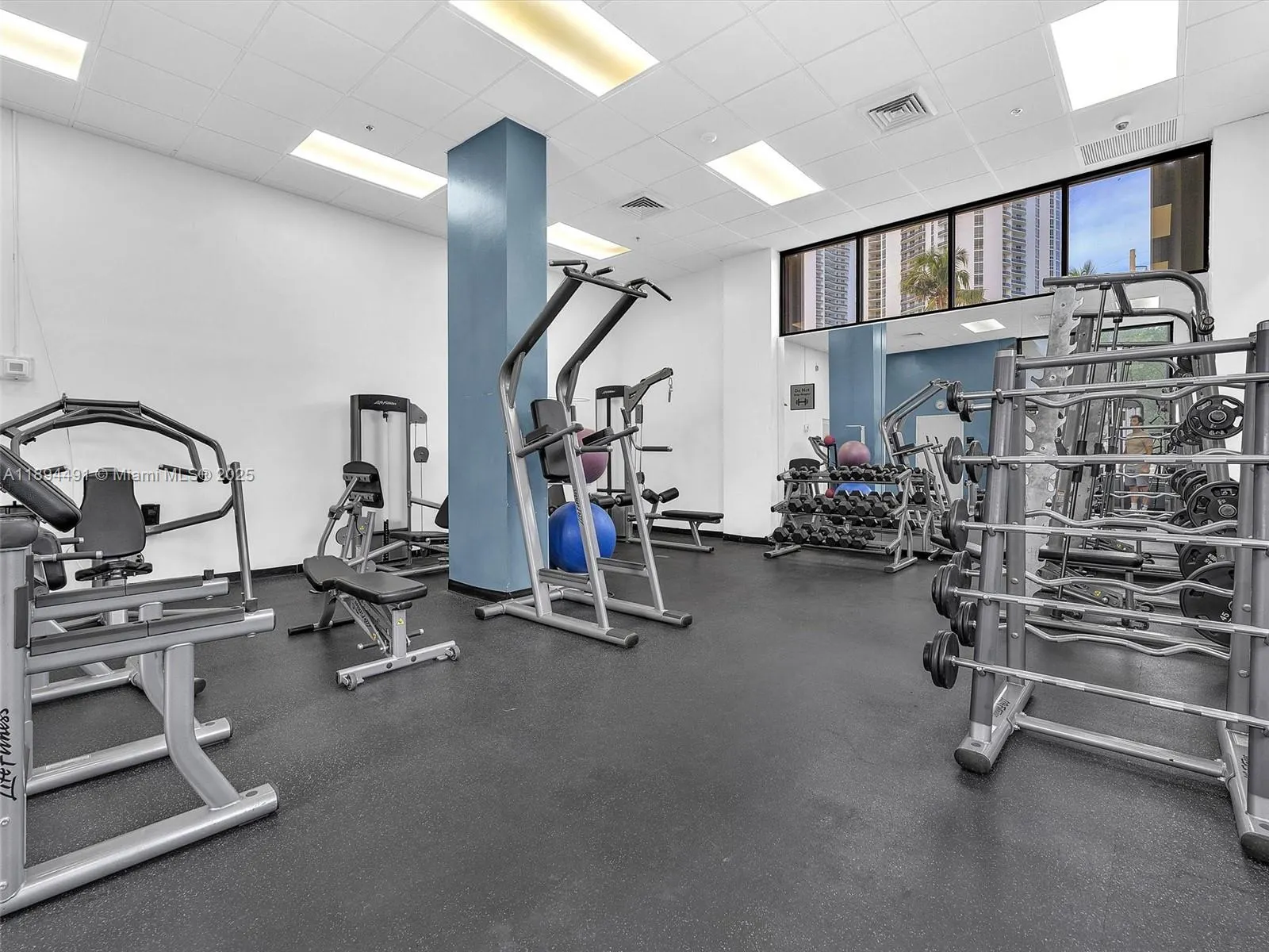 100 Bayview Dr, #216