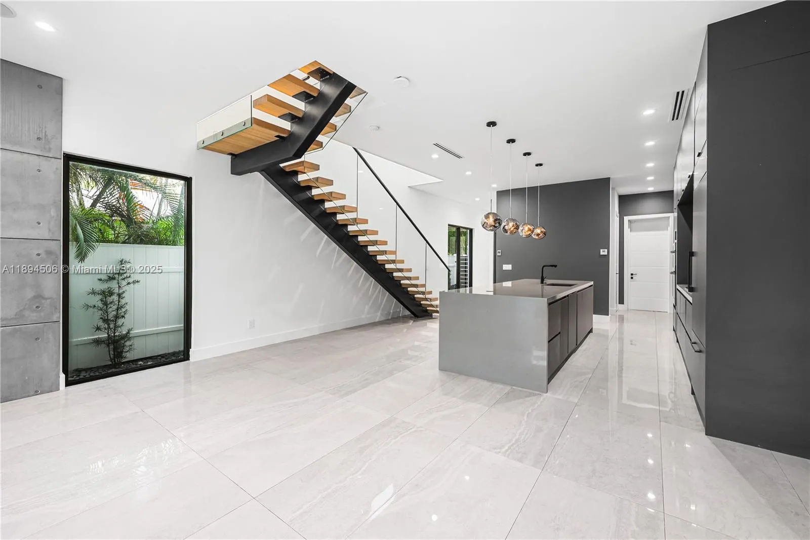 815 NE 17th Ter