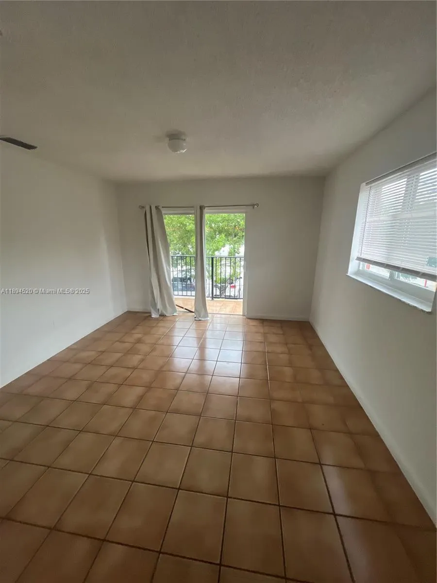 415 E 24th St, #3