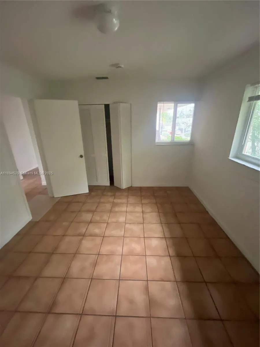 415 E 24th St, #3