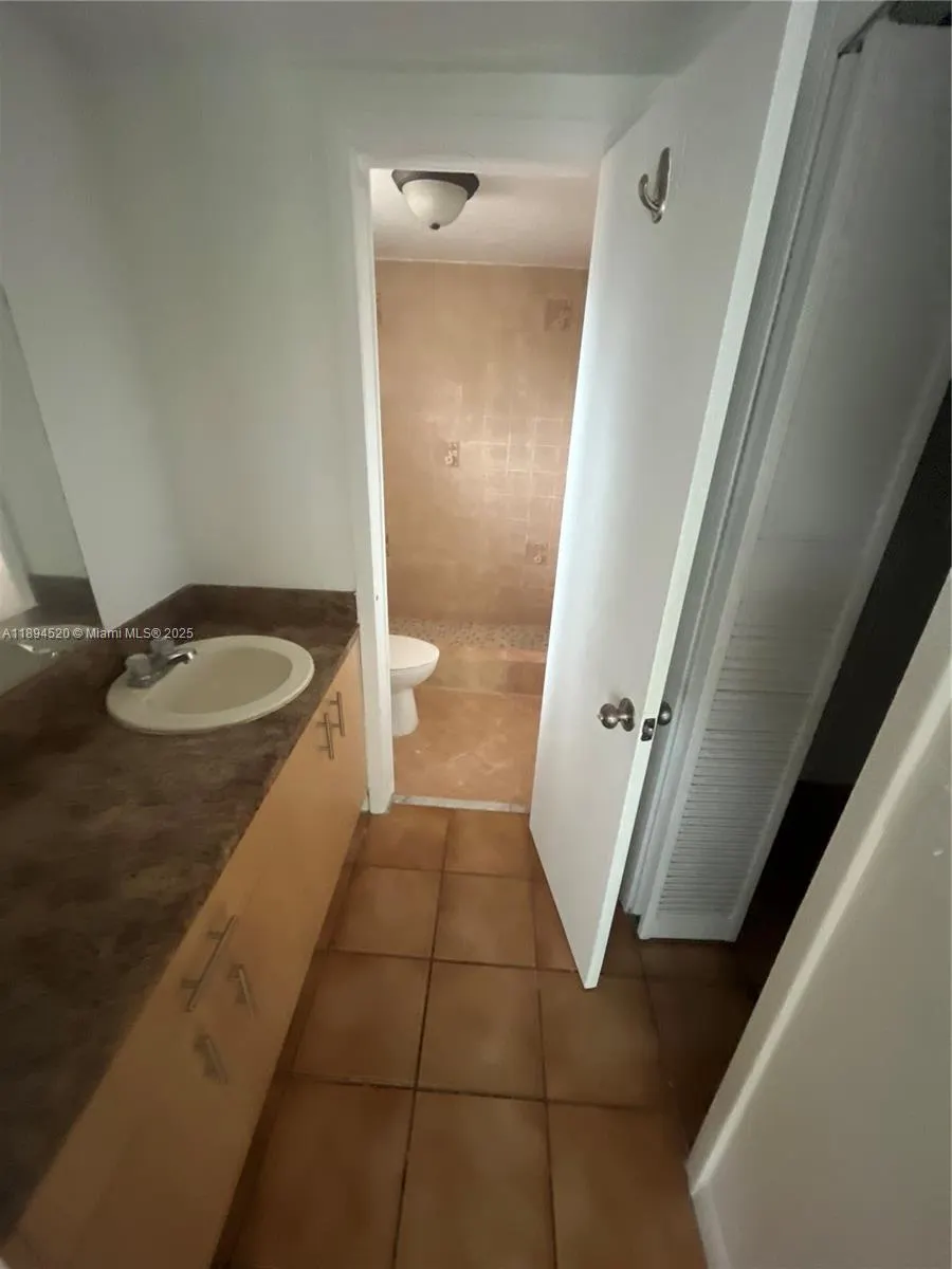 415 E 24th St, #3