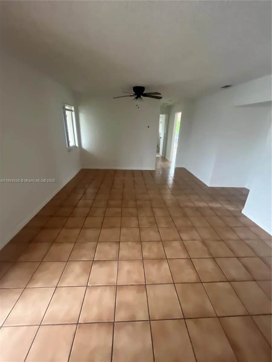 415 E 24th St, #3