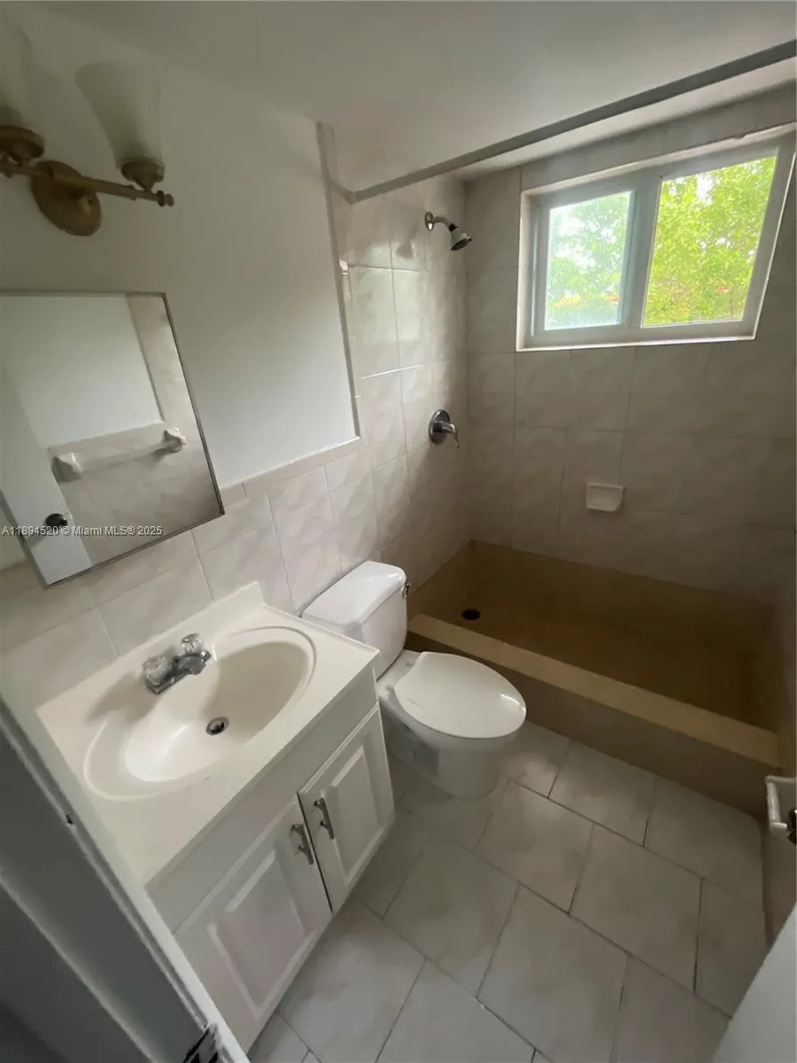 415 E 24th St, #3