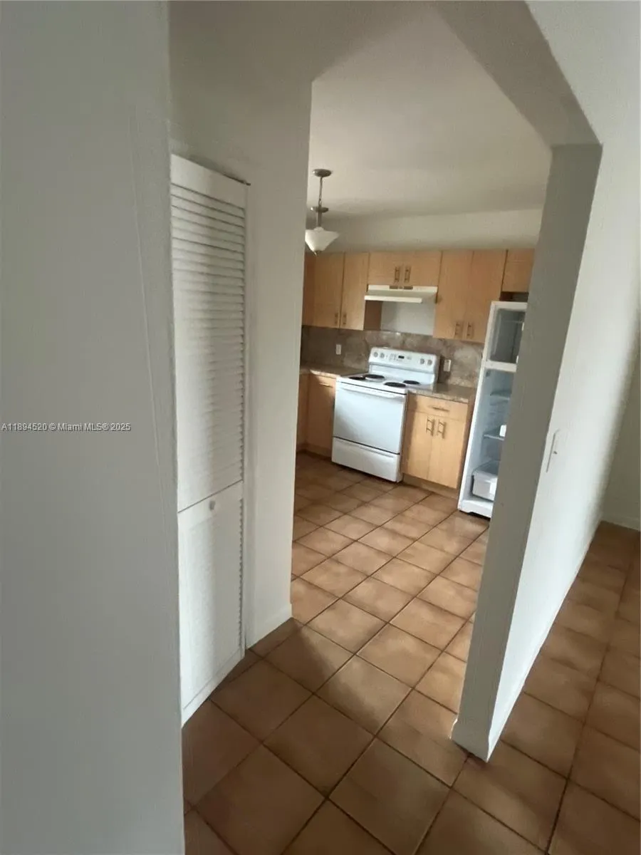 415 E 24th St, #3