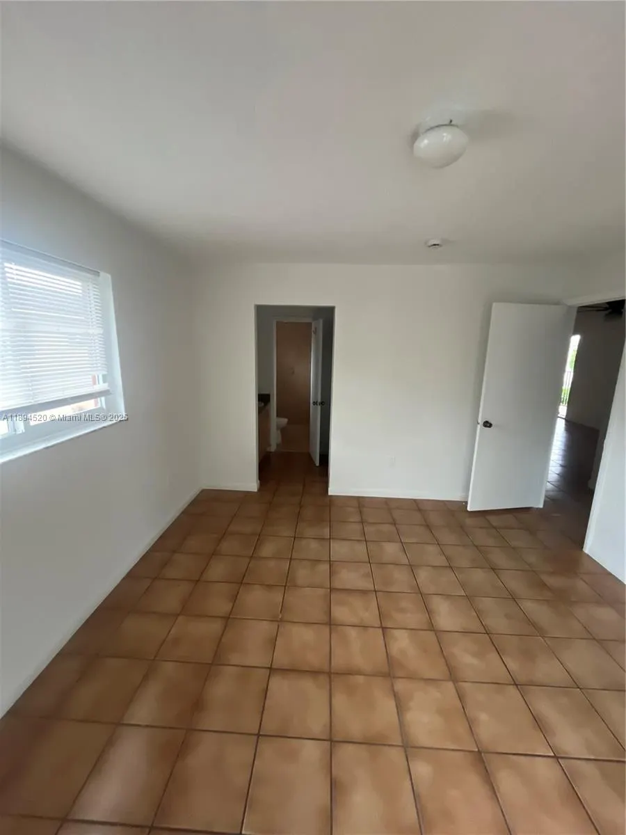 415 E 24th St, #3