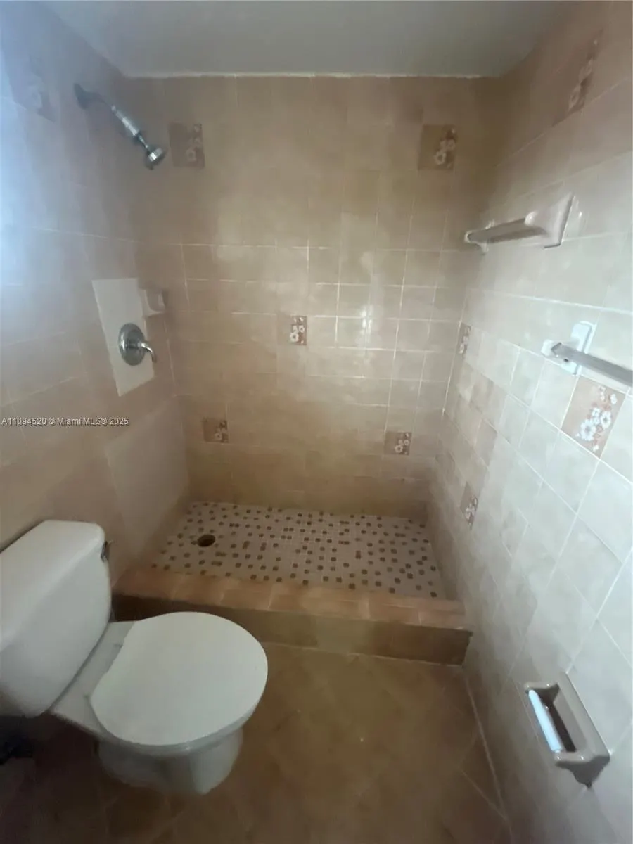 415 E 24th St, #3