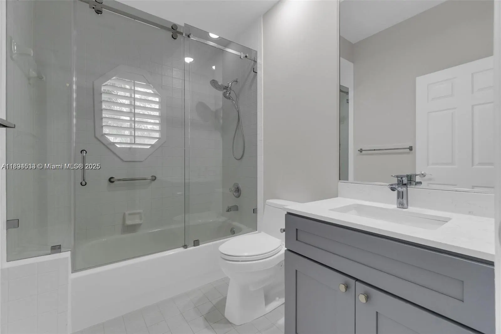 2553 Bay Pointe Dr