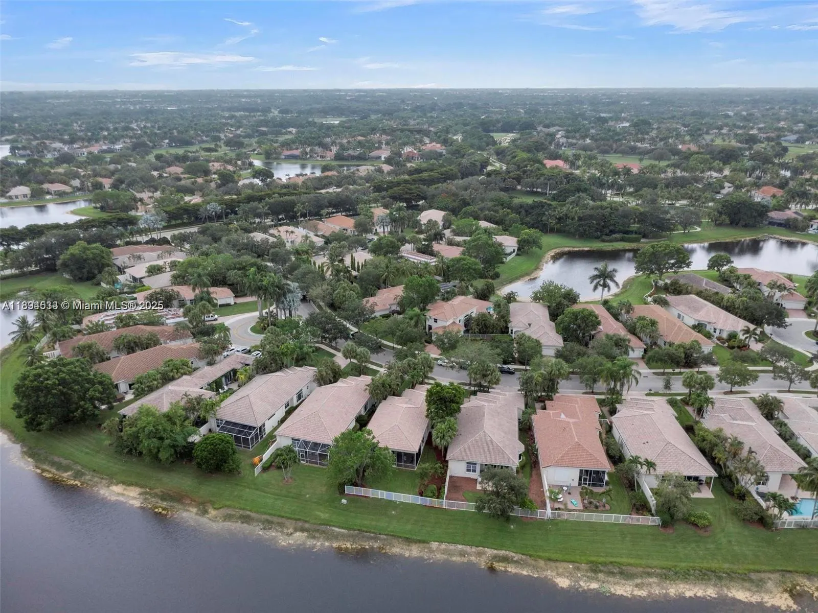 2553 Bay Pointe Dr