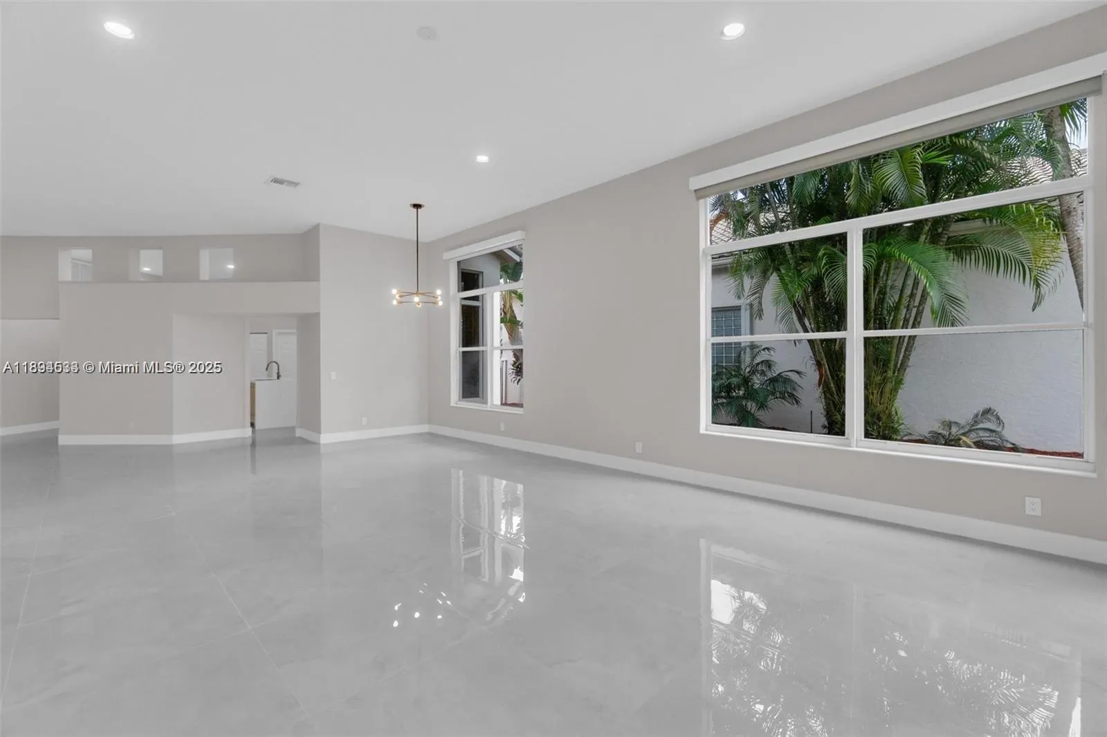2553 Bay Pointe Dr