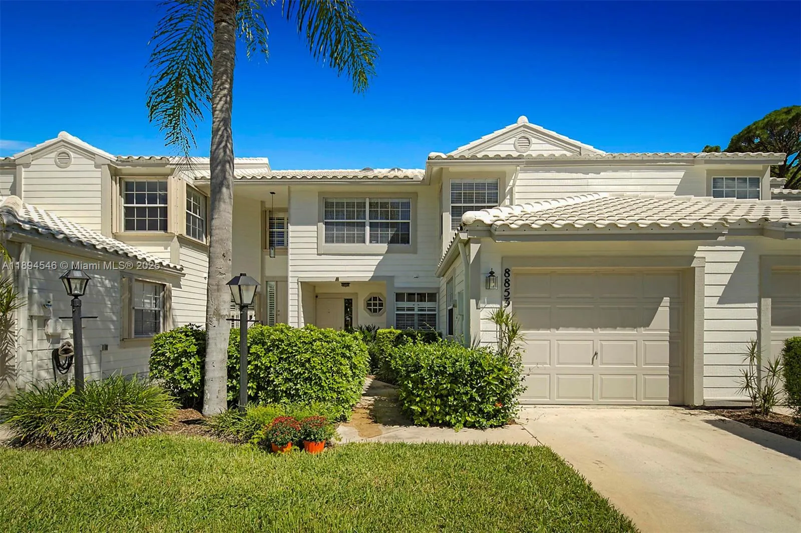 8853 SE Riverfront Ter