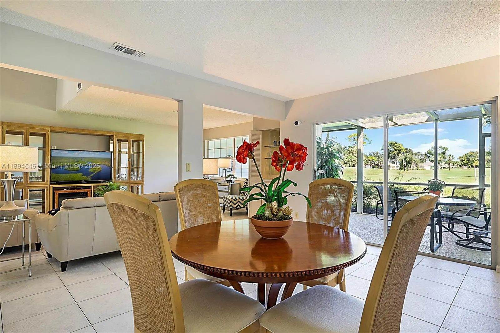 8853 SE Riverfront Ter