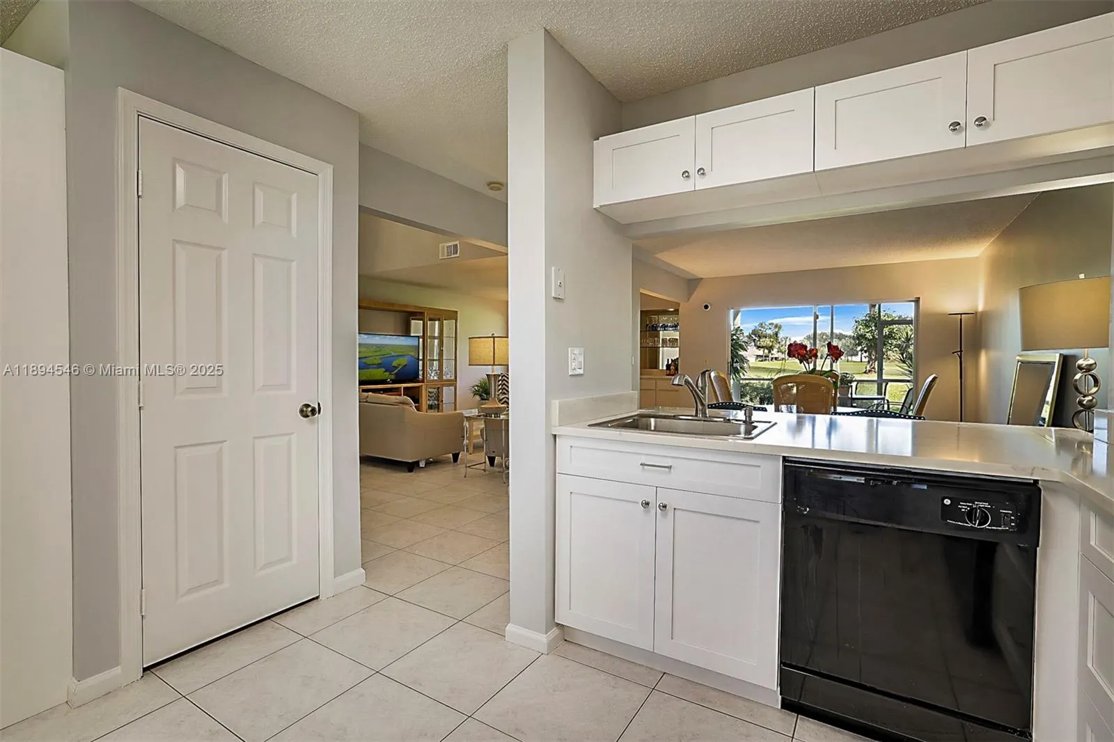 8853 SE Riverfront Ter