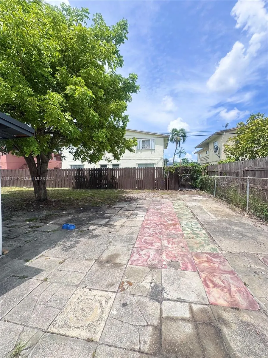 3731 SW 58th Ter