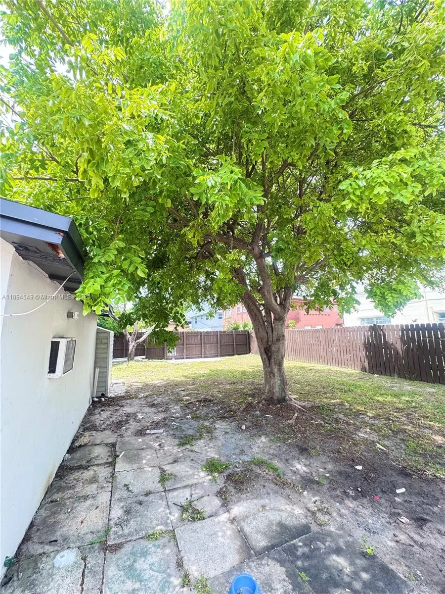 3731 SW 58th Ter