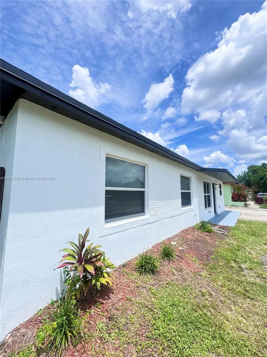 3731 SW 58th Ter
