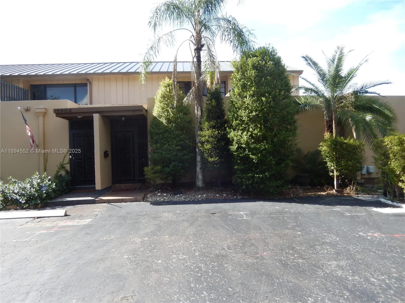 16000 Kilmarnock Dr